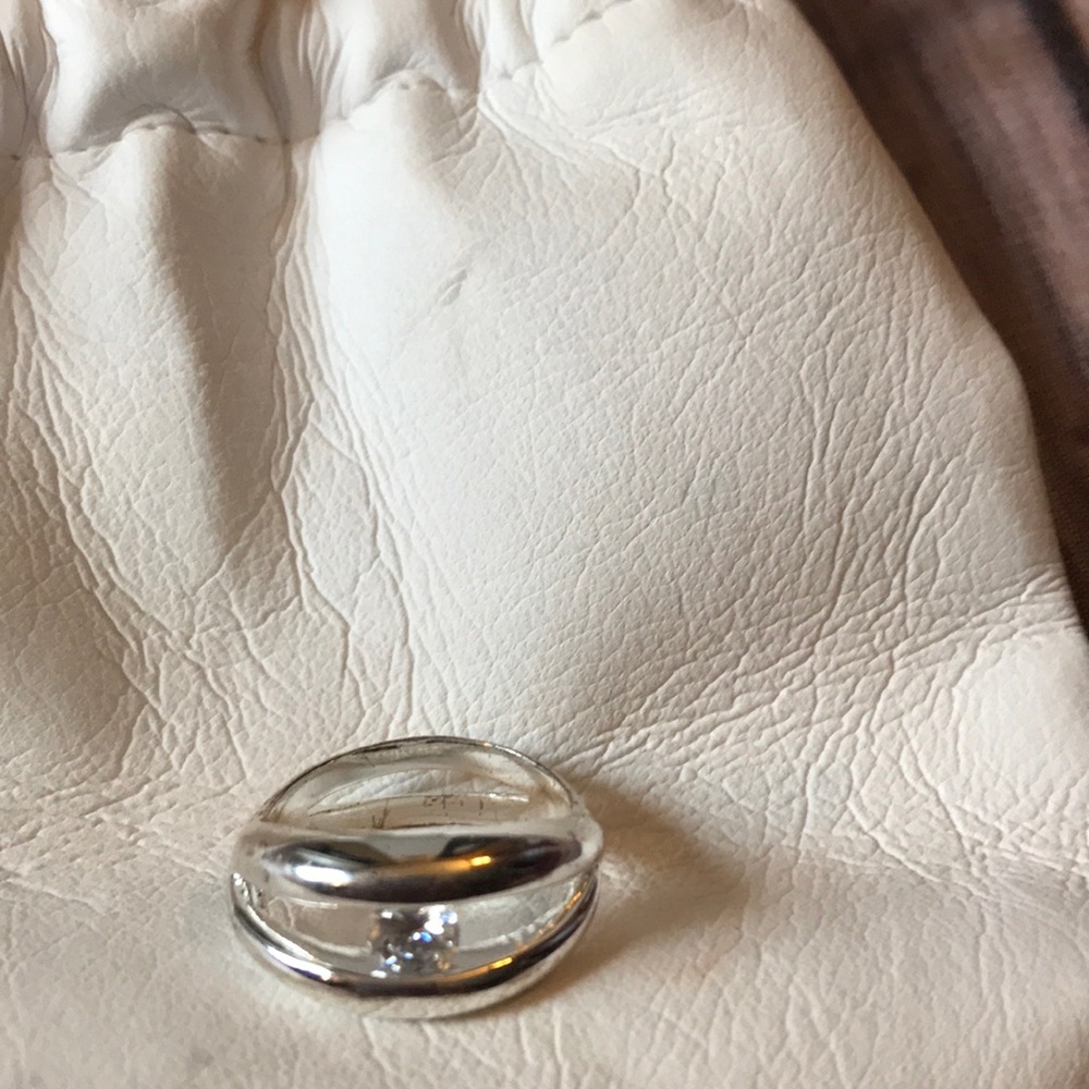 Beautiful crossed double band moissanite ring